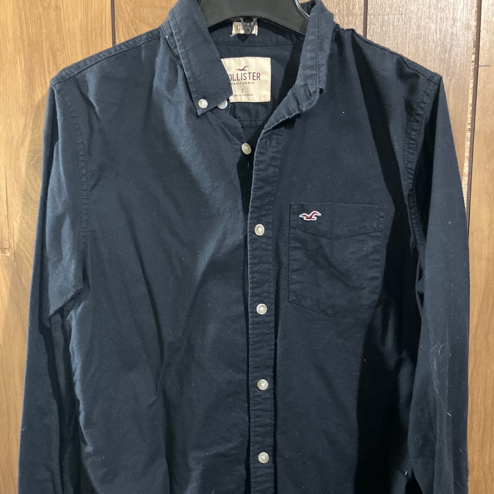 Hollister Women’s Stretch Button-Down Shirt – Dark Blue, Size Small